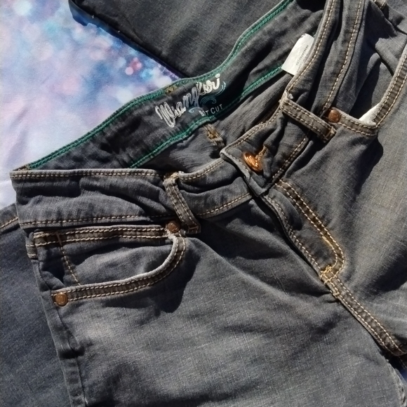 Wrangler Jeans - Picture 10 of 16